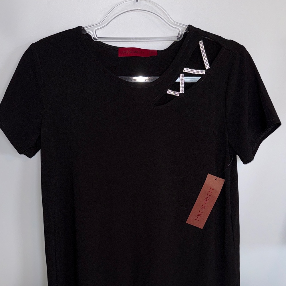 Love Scarlett Black Short Sleeve Tee with Cutout